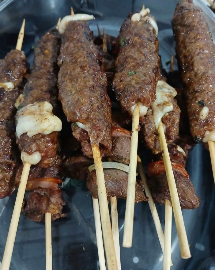 espetinhos com queijo gorgônzóla, muito bom