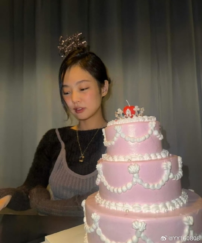 NEWSJENNlE's tweet image. What else is there to say? We've just witnessed the best year for you. 2025 JENNIE was something else. You've grown so much right before our eyes, and has achieved wins that made history. We are just proud. Infinitely proud. 

All we can wish is your happiness and health, and…
