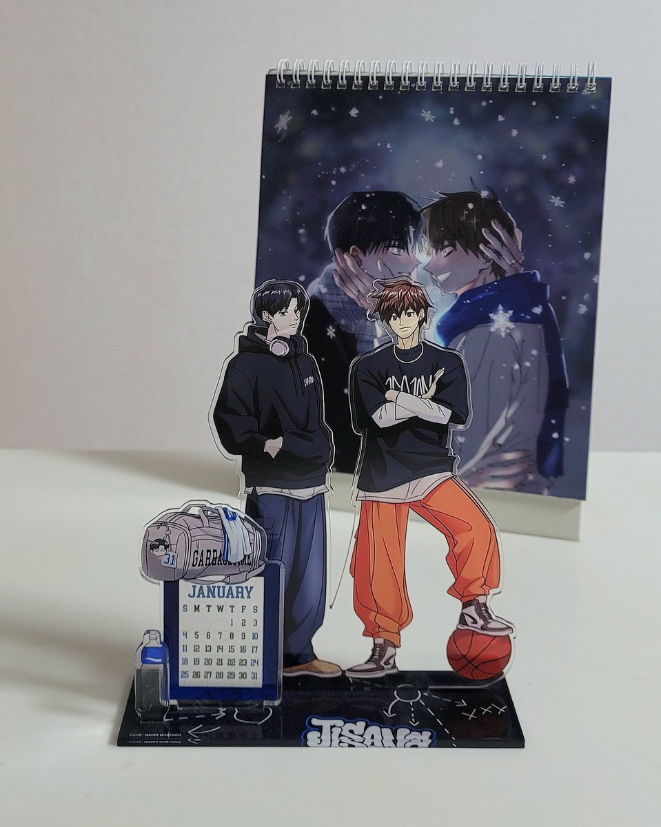 아니 배송 온지는 한참 되었는데 예쁘게 사진 찍어야 해~ 하며 바빠서 미루었더니 1월의 반절이 되었군...
진짜 너무 예쁘다 공식 커플 캘린더