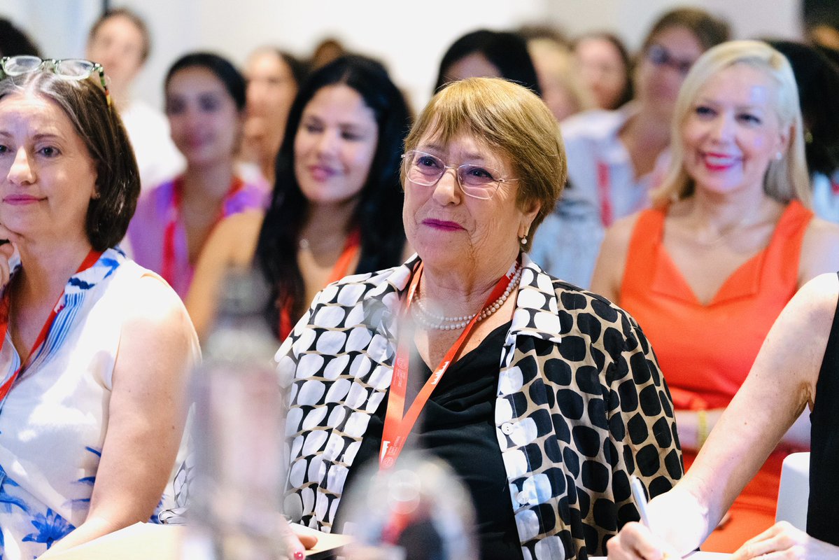 Tuve el gran privilegio de conocer a <a href="/mbachelet/">Michelle Bachelet</a>, la primera mujer en asumir la presidencia de #Chile y ex Alta Comisionada de las ONU para los Derechos Humanos. Durante nuestra conversación encontré a una mujer fuerte con una visión clara. Hoy candidata para presidir la ONU. 🇨🇱🇺🇳