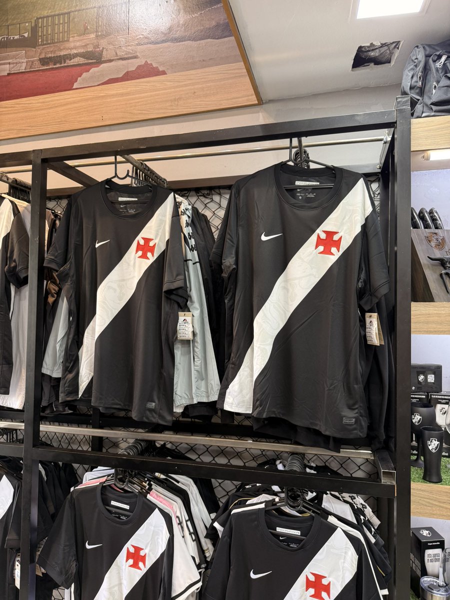 crvgdazoeiraa's tweet image. eu tenho uma conta bancária e só um sonho... 🥺