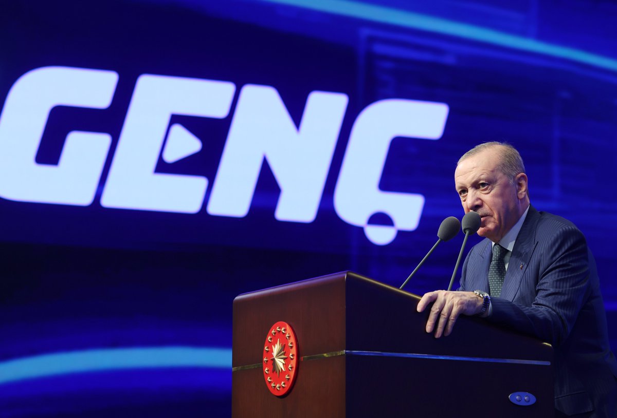 RTErdogan's tweet photo. Bugün “Gelecek Sensin” sloganıyla yayın hayatına başlayan TRT Genç televizyon kanalımızın gençlerimize, ailelerimize, medyamıza ve milletimize hayırlı olmasını canıgönülden temenni ediyorum.

Yayıncılık alanında mühim bir boşluğun dolmasını sağlayan TRT yönetimine ve TRT Genç’in kıymetli çalışanlarına tebriklerimi iletiyorum.