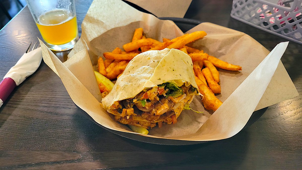 RoadTips's tweet image. There's not a lot of dining options in this far northern Minnesota town, but this longtime supper club was recently renovated into a pub/eatery and provided us a good lunch with a good selection of craft beers - 218 Tavern in Baudette, MN
roadtips.blog/2026/01/15/218…