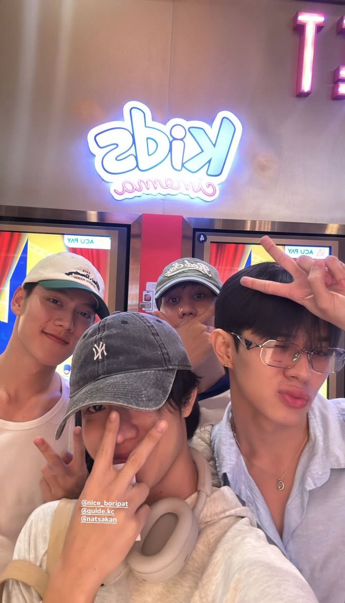 เอาจริง ก็คิดถึงอะไรแบบนี้นะ ...
.
.
.
.
.
.
.
.
เช่น