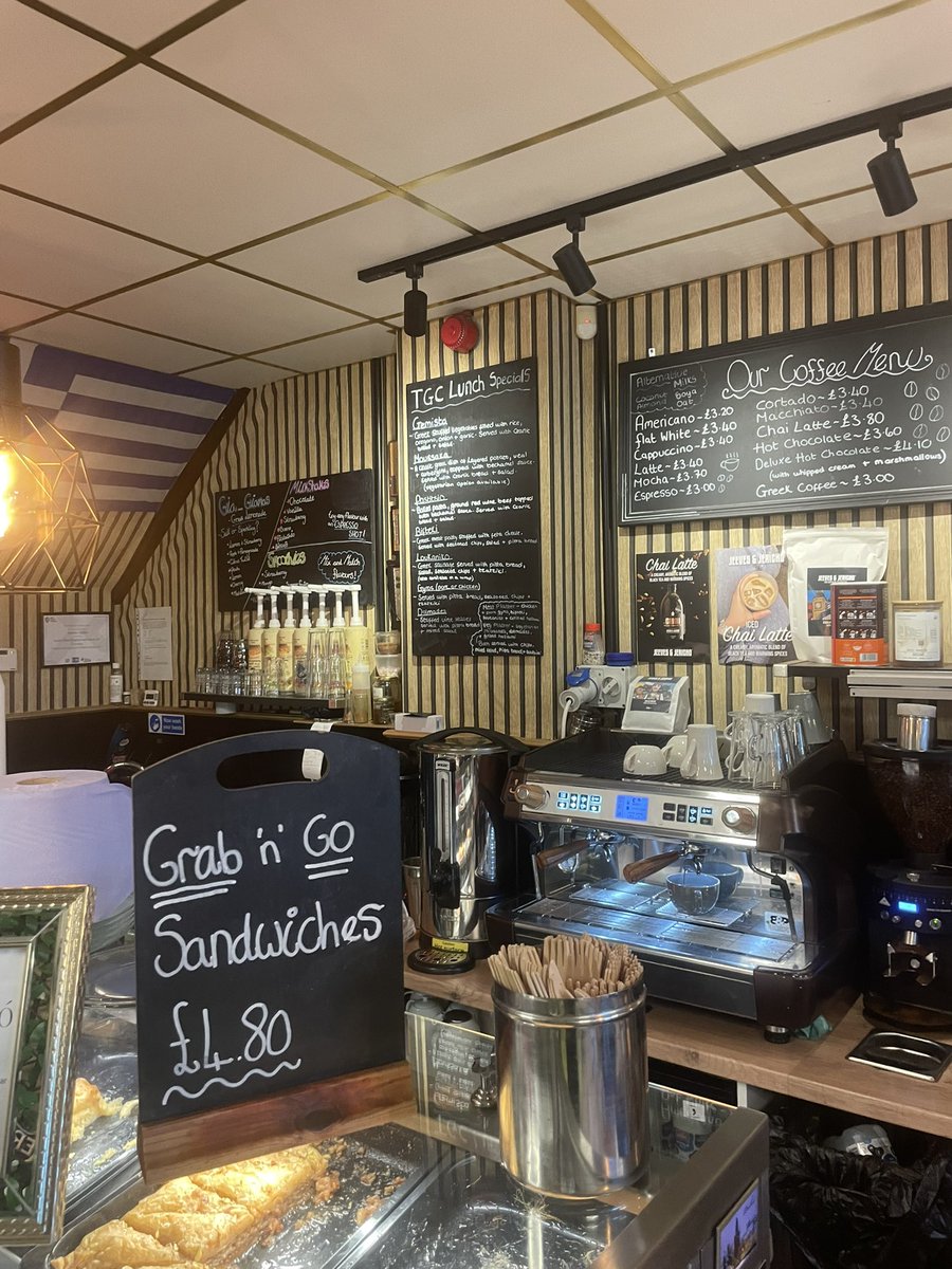 DanPage41632238's tweet image. Devastated. Got stood up on my first date with @Nbeck1903  Text you Monday to say I’d be at Greek cafe Shipley 1.30 today. I know you got the text as it was to the number you called me on Sat night ! Even got us some party favours. Thought we could be friends. Gutted 😞