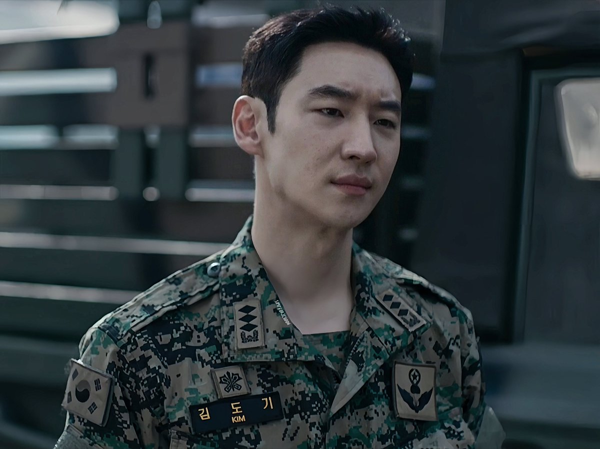 simpforjehoon's tweet image. no thoughts head empty just captain kim doki