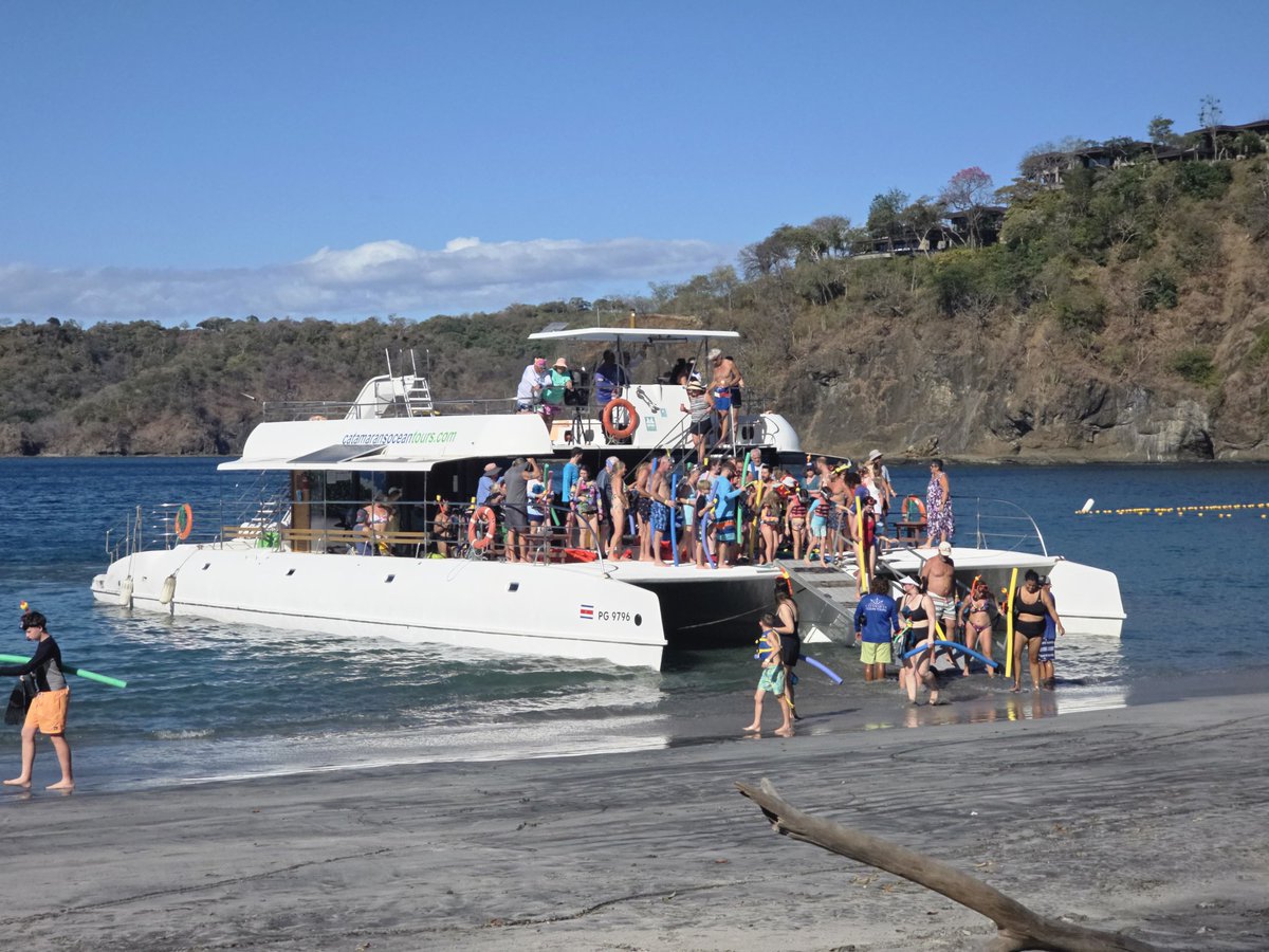 Foto del dia de ayer, playa pochote, Hotel Ritz en golfo de Papagayo, pero los zurdes dicen que el turismo está en el suelo <a href="/jporras2009/">Luis Javier Porras</a> <a href="/OttoGuevaraG/">Otto Guevara Guth</a> <a href="/platanarnewscr/">Platanar News</a>