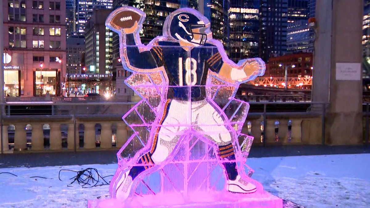 marcusleshock's tweet image. THE ICEMAN HAS HIS OWN SCULPTURE!

@ChicagoBears QB Caleb Williams @CALEBcsw has his own frozen tribute outside of the Merchandise Mart on the Chicago River. Artists were putting the finishing touches on the display this morning.

The "Iceman" will be on display from 7am-6pm…