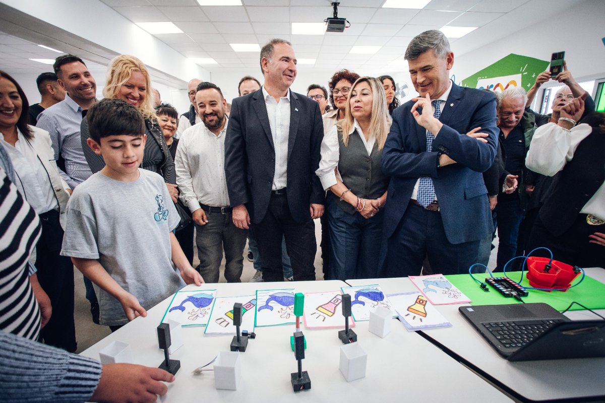 MuniCba's tweet image. ¡Seguimos fortaleciendo las trayectorias educativas de niños y niñas en #CórdobaCapital!

👩🏽‍💻 En 2025, más de 15 mil estudiantes municipales profundizaron sus conocimientos en matemática con la plataforma Matific.