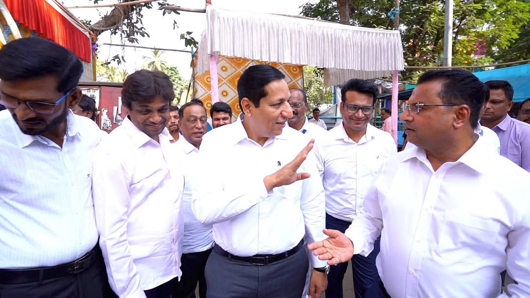 ConnectWithSN's tweet photo. नवी मुंबई मनपा निवडणूक 2026 च्या पार्शवभूमीवर प्रभाग क्रमांक 15 मधील काही बूथ ला माजी आमदार श्री. संदीपजी नाईक यांनी धावती भेट दिली. यावेळी मतदान प्रक्रियेची माहिती घेतली तसेच मतदान शांततेत, ... (1/2) https://t.co/T5sxpWk9a3