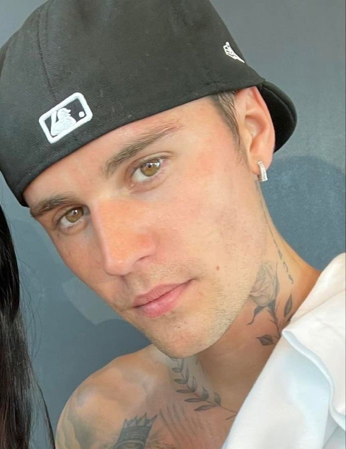 biebsdevotions's tweet image. Once a heartthrob, always a heartthrob