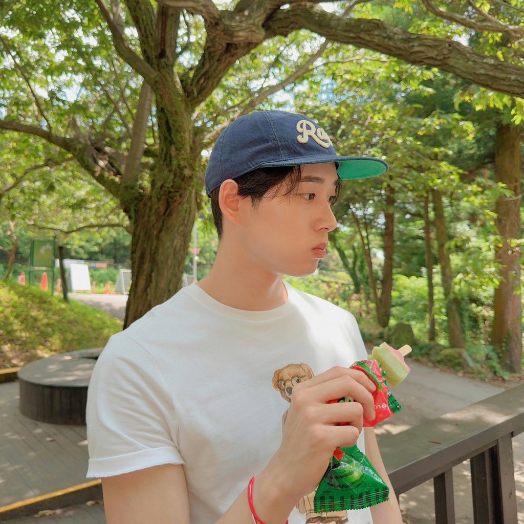 jusrdt's tweet image. แค่กินไอติมก็น่ารักที่สุดในใจผมแล้วครับ