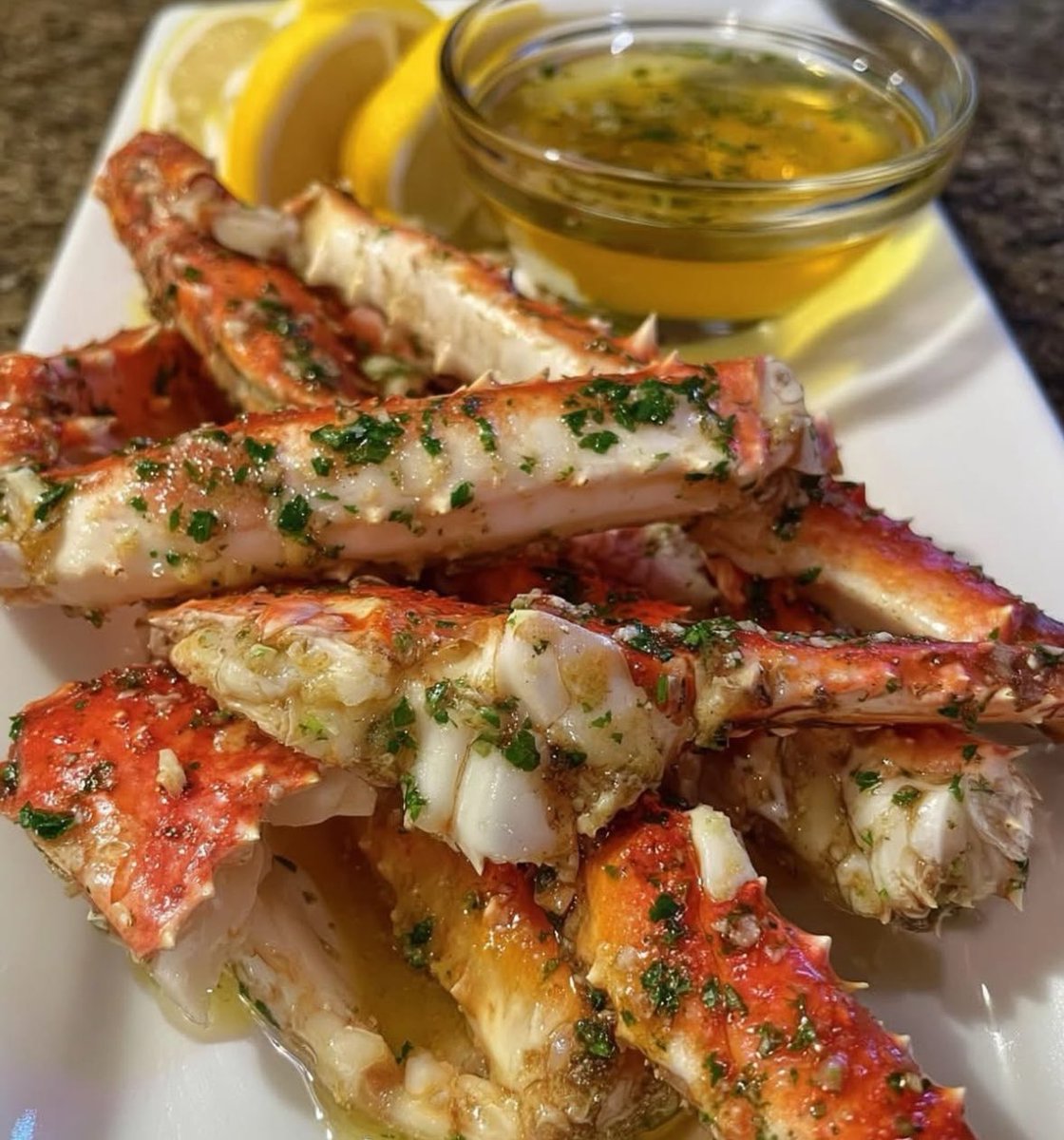 Garlic butter king crab legs 🦀 🧈 🧄!!!

Eat as it is or in pasta 🍝!!??