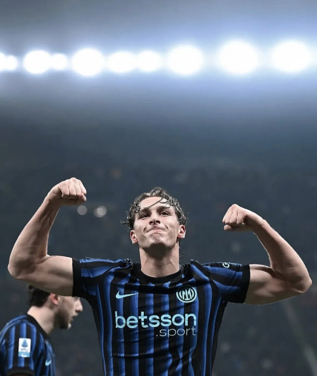 EKscouting's tweet photo. Listen to me, Francesco Pio Esposito is, for me, the best U21 striker in the world right now.

If he were playing in the Premier League, he’d be getting far more recognition. He deserves a lot more respect. 

Yes, there are other strong names out there, Kofane at Leverkusen, Kroupi at Bournemouth, but for me, Esposito stands above the rest.

He’s the most complete, most professional, and most reliable U21 striker currently playing. 
Don’t just look at the raw numbers and say he’s only scored four goals this season. 
Watch full matches. 

Watch how he plays, how he influences games, and the level of competition he faces for his spot up front.

Top class, to say the least.