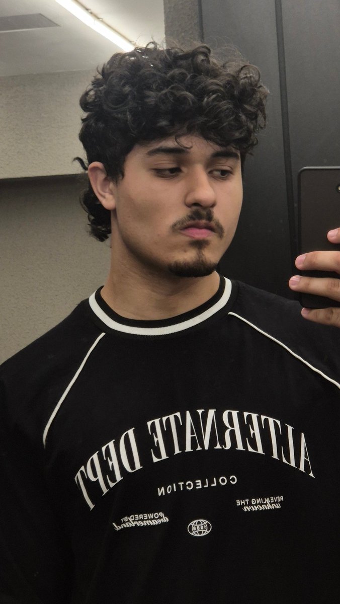 gui✒️ tweet media