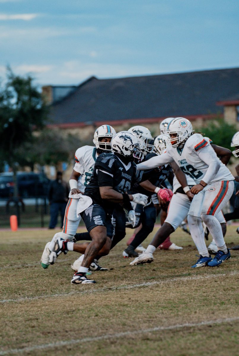 JUCOFFrenzy's tweet image. 2026 (@SWRaidersFB ) JUCO Hybrid @Hardbodyx4 was just offered by @CuseFootball 
HL hudl.com/v/2TMnCa