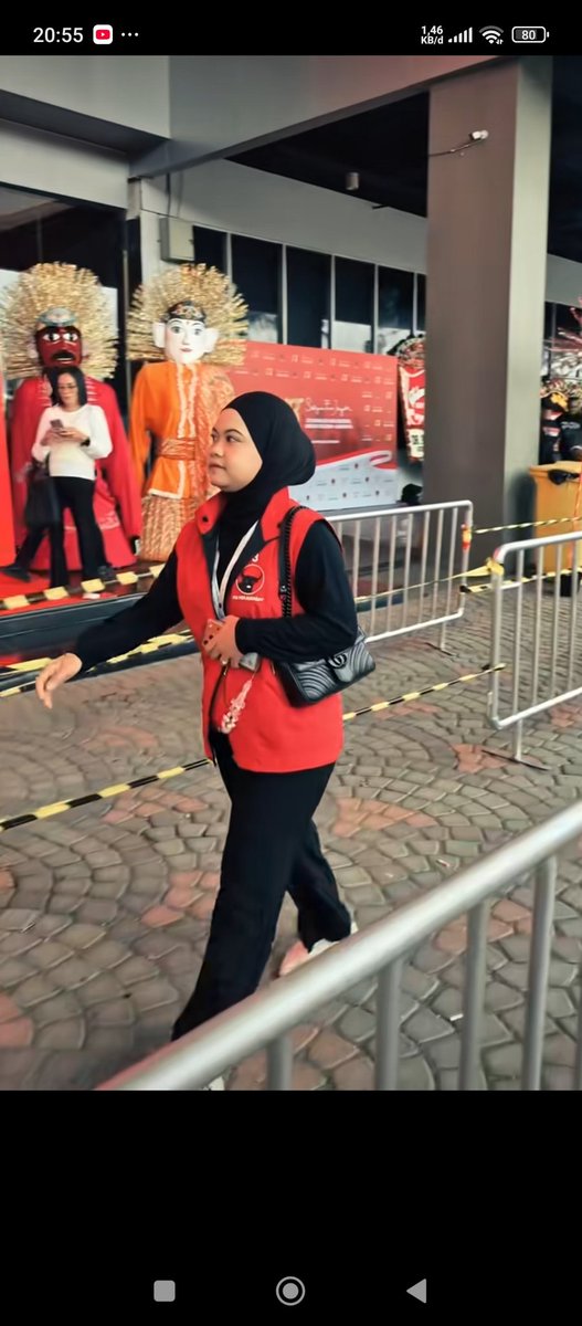 Tmpbois's tweet photo. Keren ga bal balan Gresik di isi orang orangan pdi. Wkwkwk https://t.co/QIN6io7iDC