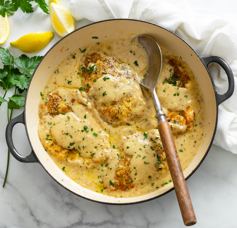 This Chicken in White Wine Sauce recipe has seasoned chicken smothered in a flavorful white wine sauce with a hint of cream and Parmesan cheese. Freshly squeezed lemon juice adds a perfect fresh finish.
▶️ thecozycook.com/chicken-in-whi…