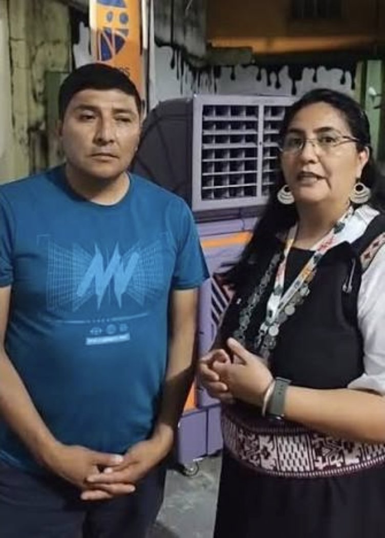 Julia Chuñil no sabía leer, pero firmó el traspaso de su terreno a su hijo 10 días antes de desaparecer. Él tenía su C.I y vendió sus animales.

La izquierda lo adoptó como un vocero. Marcharon, organizaron actos, y hasta inventaron que Julia era activista medioambiental y estaba