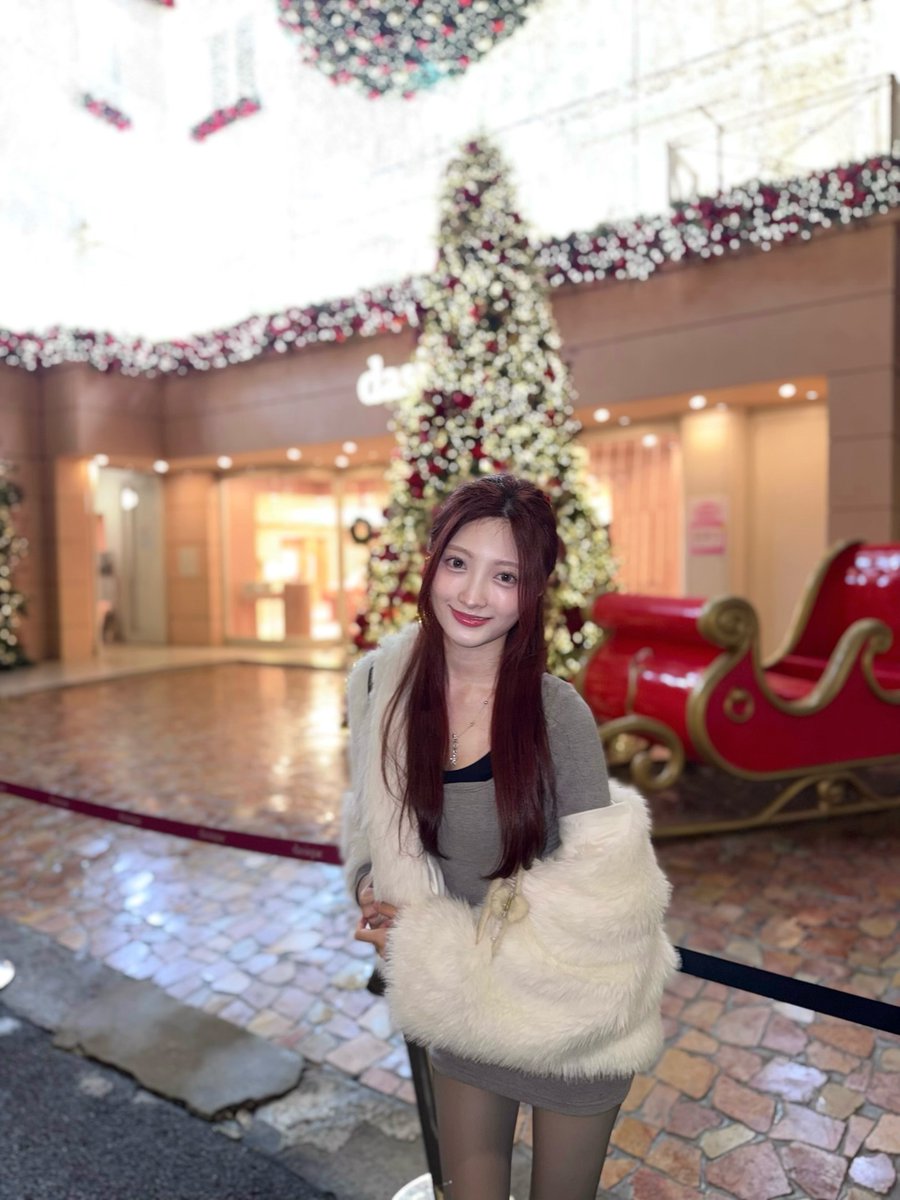 ILY1GLOBAL_'s tweet photo. [📷] Rona (ronachang__) Instagram Update

벌써 겨울이고 크리스마스고 연말이네❄️🌨️ㅠㅠ

#ILY1 #아일리원 #RONA #로나 https://t.co/sxBVvPTVob