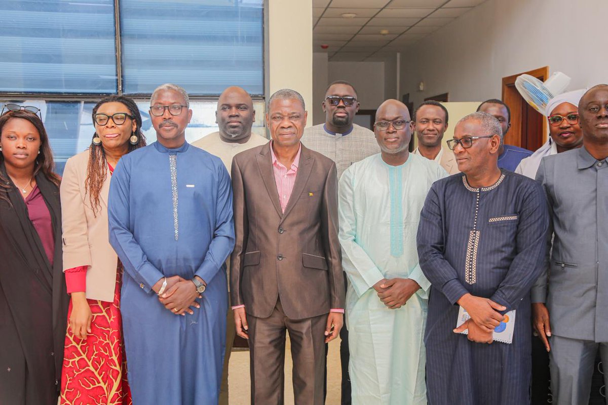 Le mercredi 14 janvier 2026, le Pr Samuel OUYA, Recteur de l’Université numérique (UN-CHK) et le Dr Yacente Diène DIONE, Directeur général (#UCAO / #ISG) ont procédé à la signature d’une convention de partenariat. La cérémonie s’est tenue au siège de l’UN-CHK à Diamniadio.