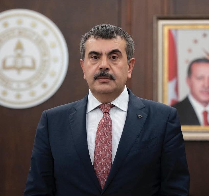 🔴 CHP'li Ali Mahir Başarır,
“Bu Milli Eğitim Bakanı bu ülkeye yakışmıyor. 
Mevcudiyetinden rahatsızlık duyuyorum." demiş.

Biz de Sayın Yusuf Tekin'i işte tam da bunun için, sen ve senin gibileri kdurttugu için seviyoruz A.M. Başarır..😎