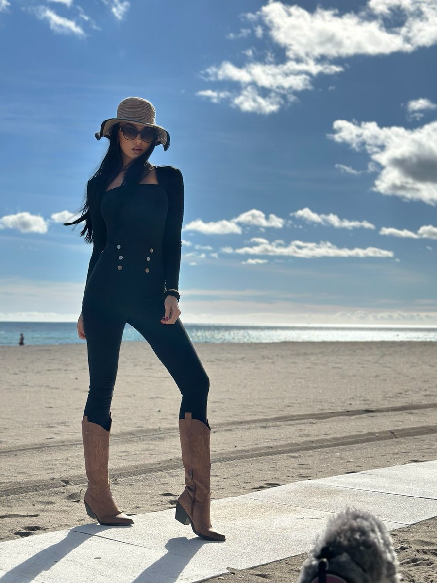 ElisaKolk's tweet image. Alchemy is magic.
It’s feeling everything
and letting it change you.

Even the quiet days
are part of the fire.
❤️
#alignment #love #music #2026yessss