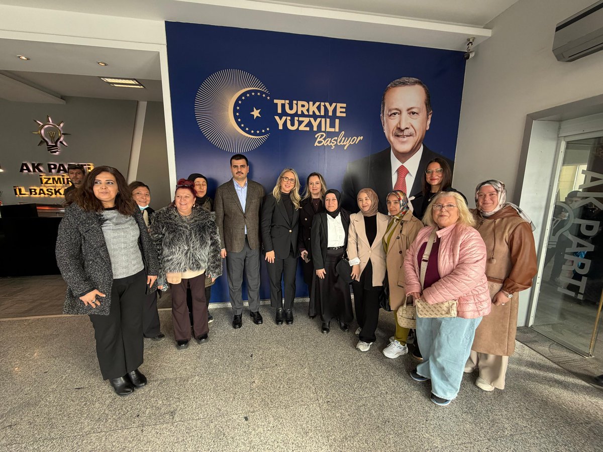 📍AK Parti İzmir İl Başkanlığı

AK Parti İzmir Kadın Kolları İl Danışma Meclisi Toplantımızı Genel Sekreterimiz Sayın <a href="/eyupkadirinan/">Eyyüp Kadir İnan</a>, İl Başkanımız Sayın <a href="/Bilalsaygili/">Bilal Saygılı</a>, Kadın Kolları Genel Başkan Yardımcılarımız, İl Kadın Kolları Başkanımız Sayın <a href="/EmelDalkirann/">Emel Dalkıran</a> ve kıymetli
