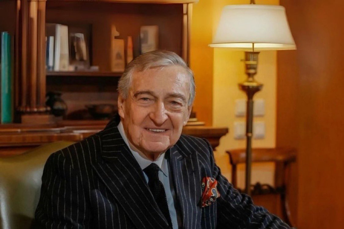 etkilihaberyeni's tweet image. Rahmi Koç:

“Türkiye, Orta Doğu çalkalanırken çok iyi bir politika şimdiye kadar takip etti.

Atatürk ne demiş? ‘Arap’ın işine karışmayacaksınız, kavga ederken, bir de taraf tutmayacaksınız’ demiş. Bizimkiler de onu yapıyorlar, çok memnunum.”