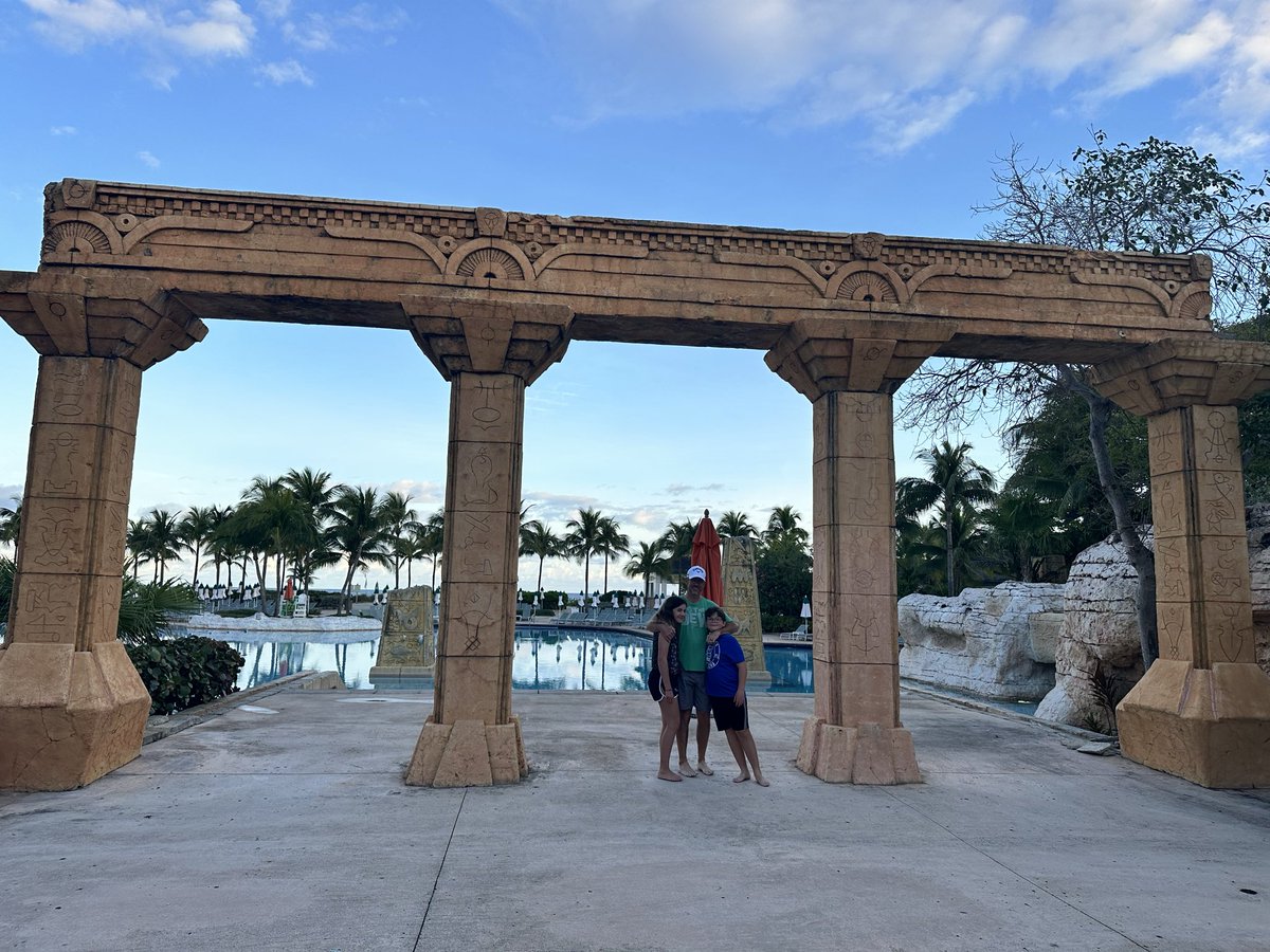 Mrs. Mon Q info tweet media