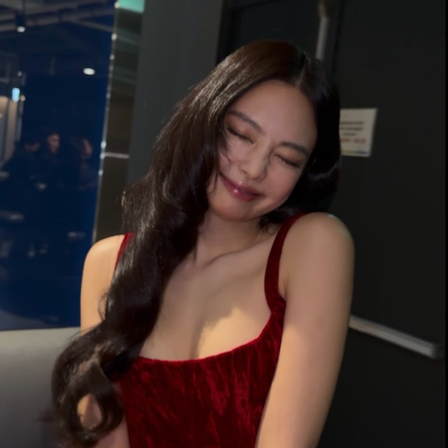 Happy Birthday, #JENNIE. Watching you grow and shine has been such a privilege. Every stage you step on reflects your passion and resilience. We are so proud of the woman and artist you’ve become, and we’ll continue to support you through every chapter ahead. 💗

BORN TO BE