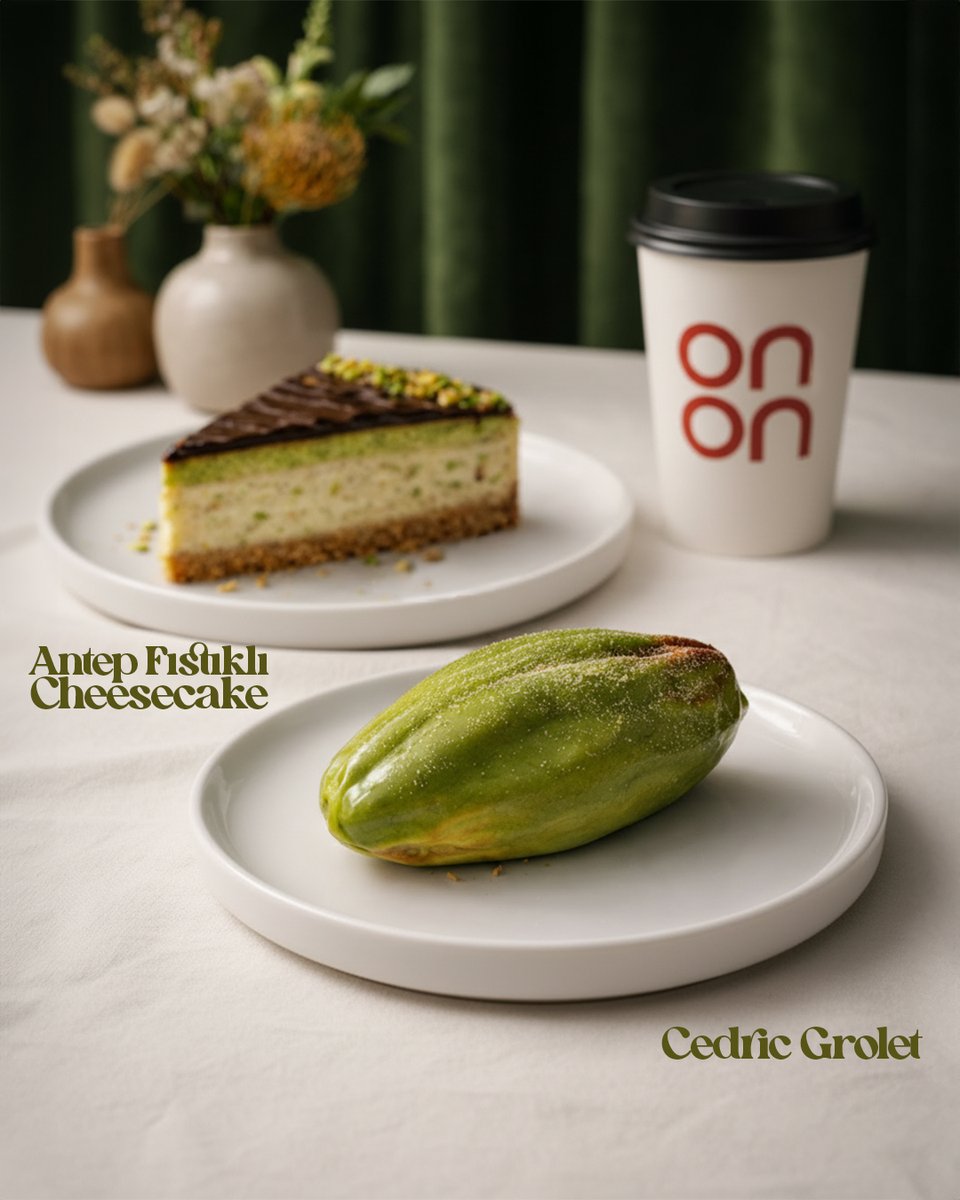Antep fıstığının en zarif hali 🍃
Kremamsı dokusuyla Antep Fıstıklı Cheesecake,
sanata dönüşen sunumuyla Cedric Grolet ilhamlı pistachio tatlısı…
Bir yudum kahve, iki özel lezzet ve kusursuz bir denge.
Tatlıya sadece doymak değil, keyfini çıkarmak isteyenler için ☕️✨