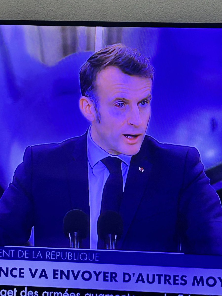 doudoue75's tweet photo. Hey qui peut lui dire d’arrêter la C ça lui fait peter les vaisseaux à être défoncé https://t.co/qAwWHqr933