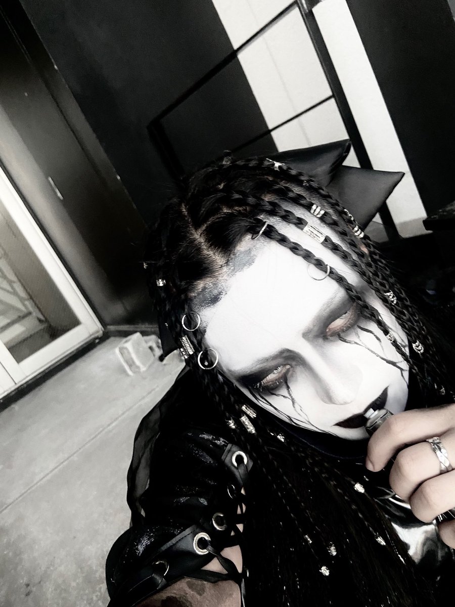 Hitone_DAMNED's tweet image. 1/15 渋谷Spotify O-nest

2026年初ワンマン、ご来場いただいた皆さん、ありがとうございました🫡

前半はDAMNED加入前曲、後半が加入後曲メインのセトリでした。

現体制になって丁度2年ということもあり、個人的には気合の入る1日でした👍