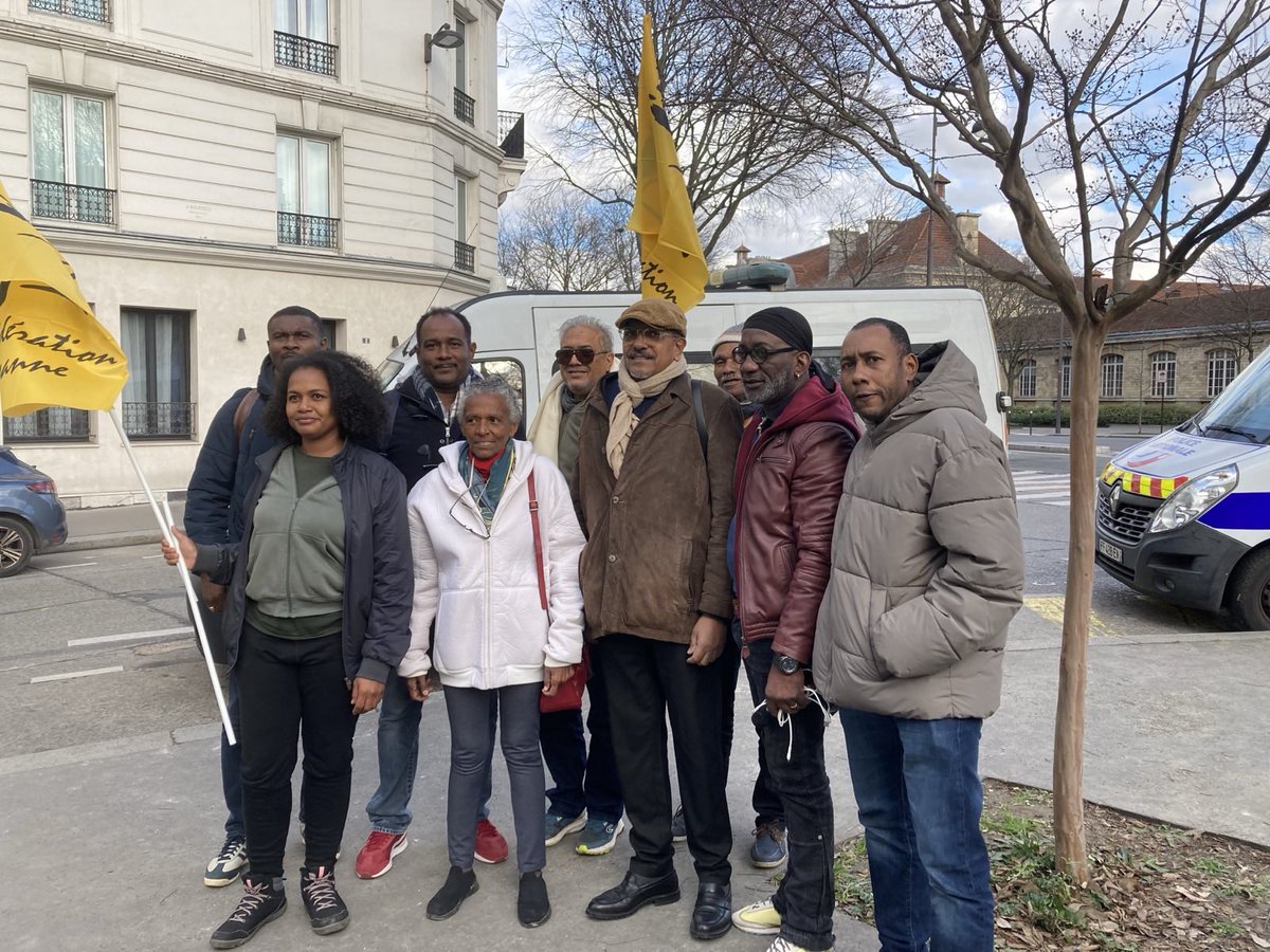 Les 52 paysannes et paysans de la Confédération paysanne, dont 9 des DROM, sont tous sortis de garde à vue sans poursuites. Nous revendiquons un #Posei pour toutes et tous, la défense de la #SouveraineteAlimentaire des Drom et la protection du #revenupaysan