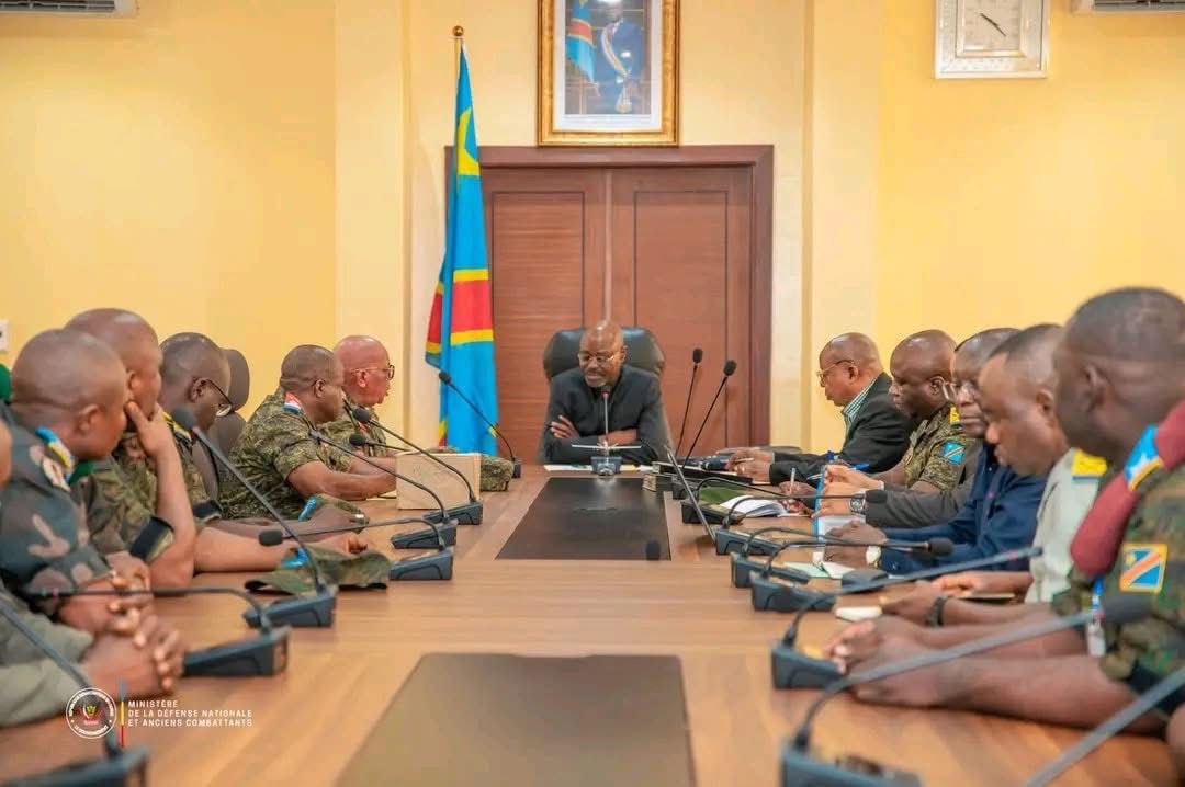 Renforcement des capacités opérationnelles des FARDC, Le VPM de la défense <a href="/GuyKabombo/">GKM@KABOMBO</a> met sur pied une équipe de 34 stagiaires et 6 candidats pilotes de drones de la Force aérienne congolaise;

Qui ont achevé avec succès une formation spécialisée en guerre électronique et