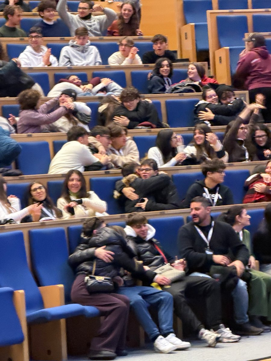 Il grande abbraccio del Treno della Memoria. Amicizia, impegno, solidarietà, per un mondo più giusto che non ripeta gli orrori e la disumanità della guerra