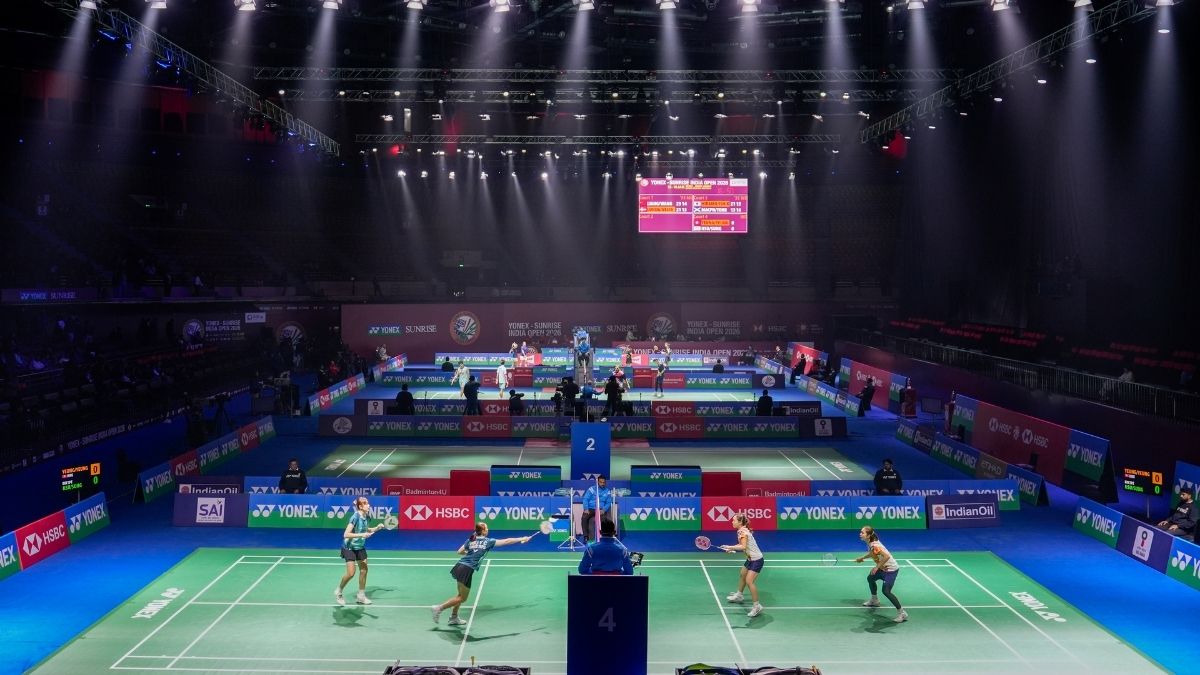 🚨 India Open badminton: Bird poops falling from the top of the stadium ceiling on court halts match between HS Prannoy and Loh Kean Yew twice.