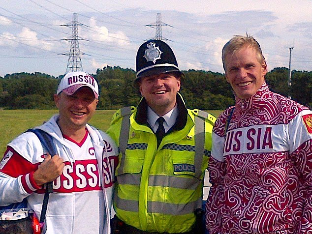 LeoKearse's tweet photo. Former police officer Mark Bullen has been stripped of British citizenship after moving to Russia.
So Shabana Mahmood can revoke citizenship for ethnic Englishmen? Where does this end up? https://t.co/PG9KXQpUst