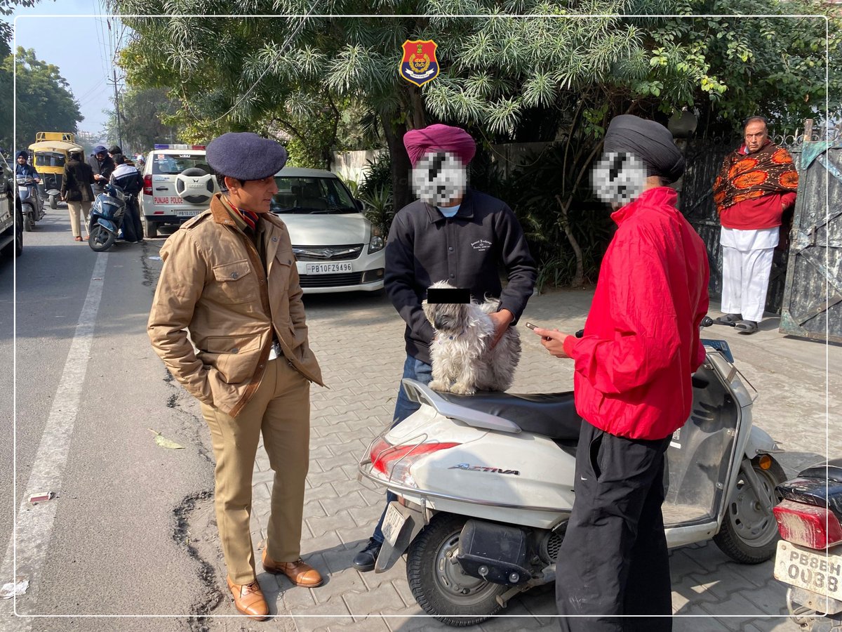 ਕਮਿਸ਼ਨਰੇਟ ਪੁਲਿਸ ਲੁਧਿਆਣਾ ਵੱਲੋਂ ਗੁਰੂ ਨਾਨਕ ਖਾਲਸਾ ਕਾਲਜ ਲੜਕੀਆਂ ਵਿੱਚ ਵਿਸ਼ੇਸ਼ ਇਨਫੋਰਸਮੈਂਟ ਮੁਹਿੰਮ ਤਹਿਤ ਮਹਿਲਾ ਸੁਰੱਖਿਆ ਅਤੇ ਲੋਕ ਵਿਵਸਥਾ ਨੂੰ ਮਜ਼ਬੂਤ ਕਰਨ ਲਈ ਟ੍ਰੈਫਿਕ ਨਿਯਮਾਂ ਦੀ ਉਲੰਘਣਾ ਕਰਨ ਵਾਲਿਆਂ ਖ਼ਿਲਾਫ਼ ਸਖ਼ਤ ਕਾਰਵਾਈ ਕੀਤੀ ਗਈ।