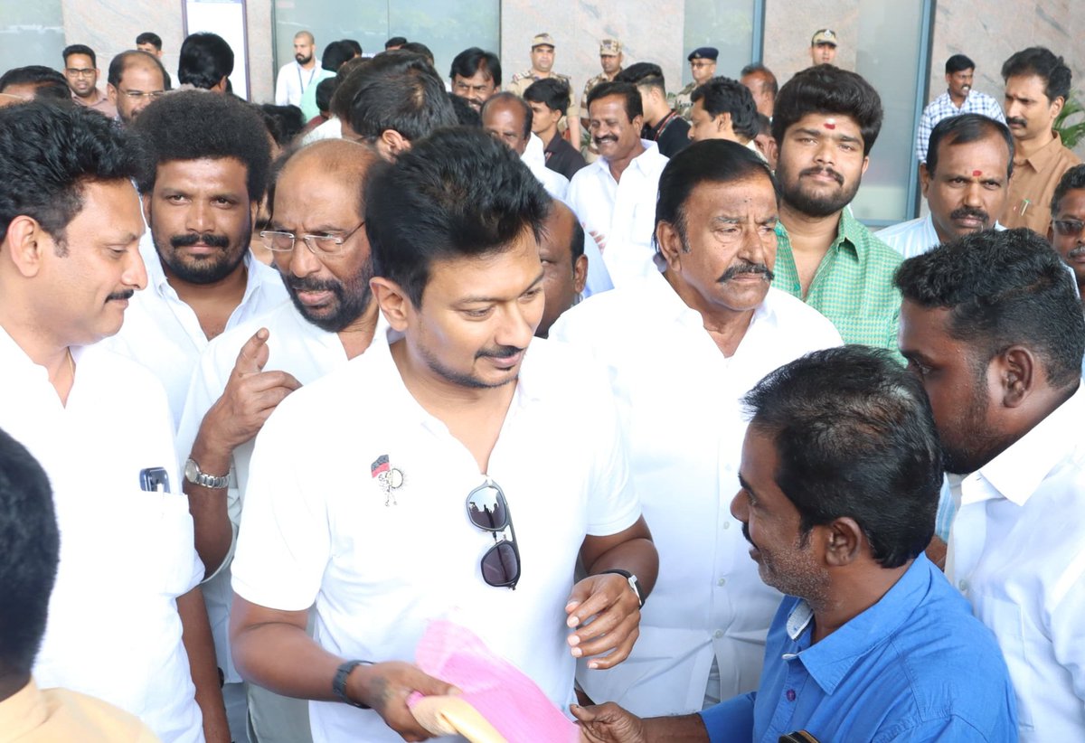 LalgudiSurya's tweet photo. 15/01/2026!இன்று திருச்சிக்கு வருகை தந்த கழக இளைஞரணிசெயலாளர் மாண்புமிகு தமிழகத்தின் துணை முதல்வர் பாசத்திற்குரிய அண்ணன் அவர்களை எங்களது குடும்ப தலைவர் கழக முதன்மை செயலாளர் அவர்கள் தலைமையில் அண்ணன் அவர்களுக்கு தை திருநாள் பொங்கல் நல்வாழ்த்துக்கள் கூறி சிறப்பாக வரவேற்றோம்🥳✨💐🌾😍 https://t.co/CDumr0JKwk