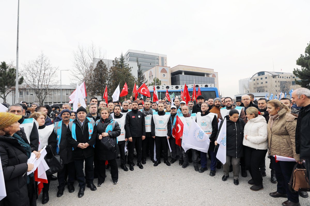 📢 KAMUDA ÜCRET REFORMU İSTİYORUZ!  

2026 yılının ilk maaş gününde; kamuda ücret dengesizliğinin, gelir adaletsizliğinin ve çalışma hayatındaki huzursuzluğun sona ermesi talebiyle bir kez daha Hazine ve Maliye Bakanlığı önünden ve 81 ilden sesimizi yükselttik.