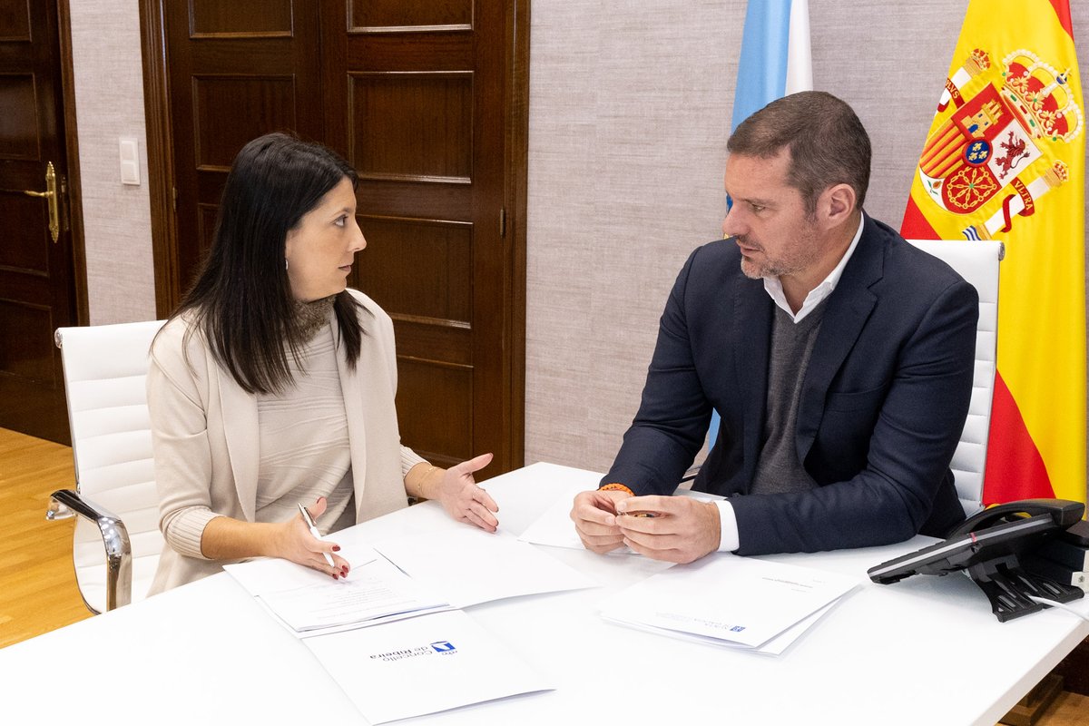 lopezcamposgal's tweet photo. Continuamos os contactos cos concellos para coñecer de primeira man as súas prioridades en cultura, lingua e xuventude

Así o fixen coas rexedoras de Rábade e Ribeira, coas que abordei a axilidade nas xestións que vai supor a modificación da Lei de Patrimonio. Avanzamos xuntos! https://t.co/nZWBHXE0yS
