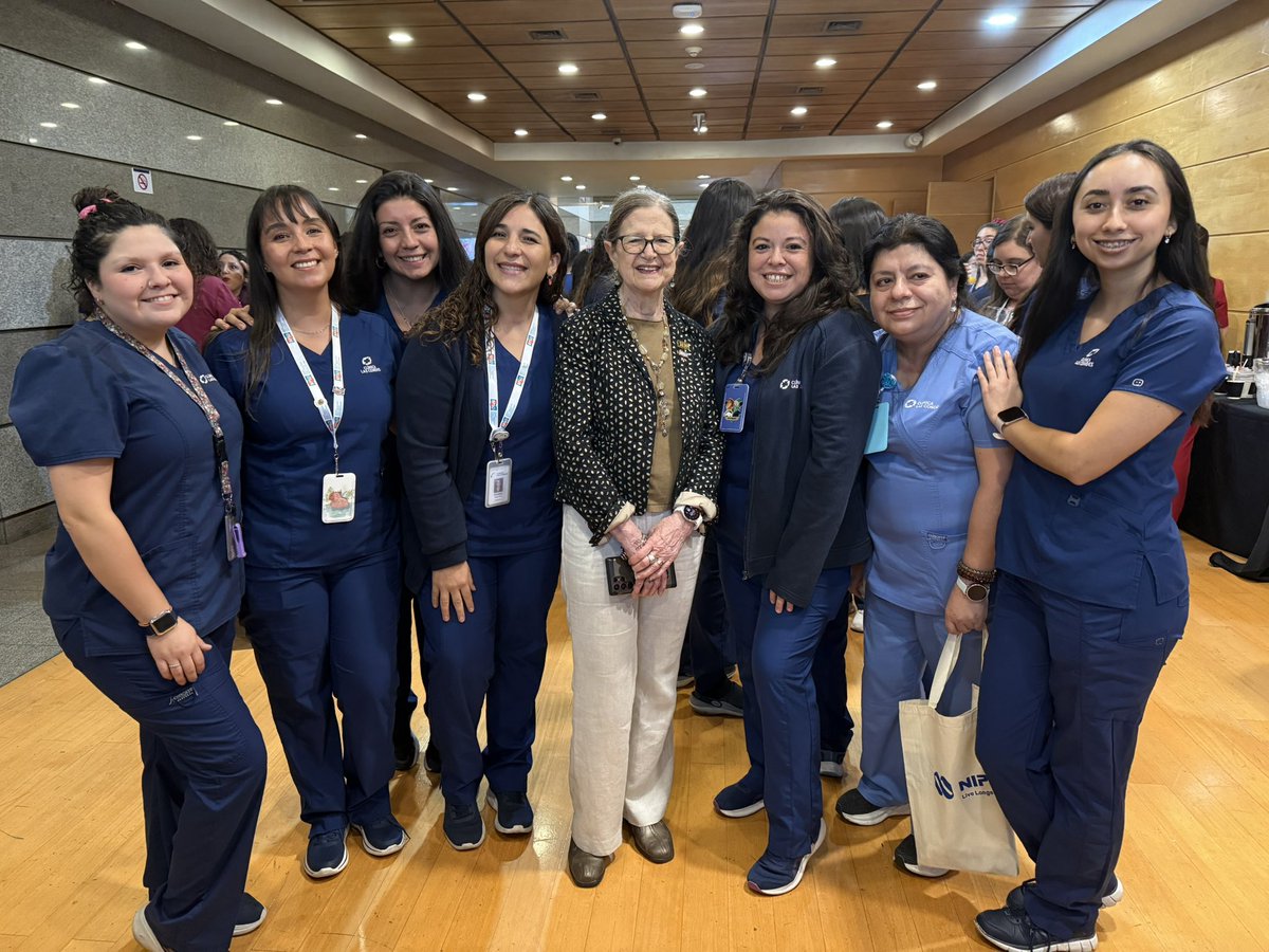 FranVives's tweet photo. Con la gran Líder @DorisGrinspun #rnao #bpsoclc #dorisgrinspun https://t.co/NeYNiN6ReT