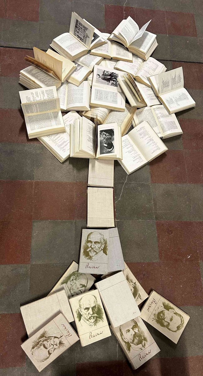 edruva's tweet image. Ar grāmatu skulptūrām atzīmē Raiņa 150. gadadienu.
👉Lasi vairāk:👉edruva.lv/izglitiba-un-j…