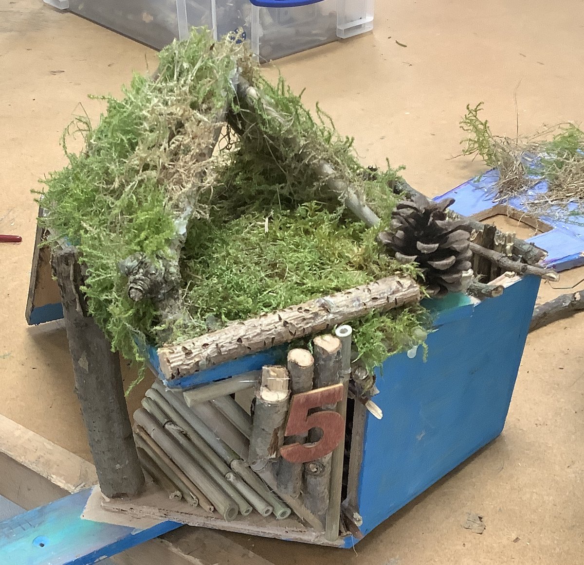 saddleworth_sch's tweet photo. 🌿🐞 Gardening Club have been busy! Our bird houses have now been developed into bug houses, creating even more homes for garden wildlife @CranmerTrust  . #GardeningClub #BugHotel #Biodiversity https://t.co/X2cLFAytFs