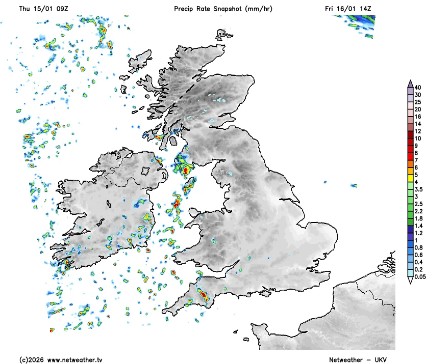 UKWX_'s tweet photo. Tomorrow we're going to be seeing showers feeding in from an uncommon S/SW'ly direction. There's a risk of a thundery component to these, likewise with the ones pushing in through the evening. https://t.co/9h658S1aos