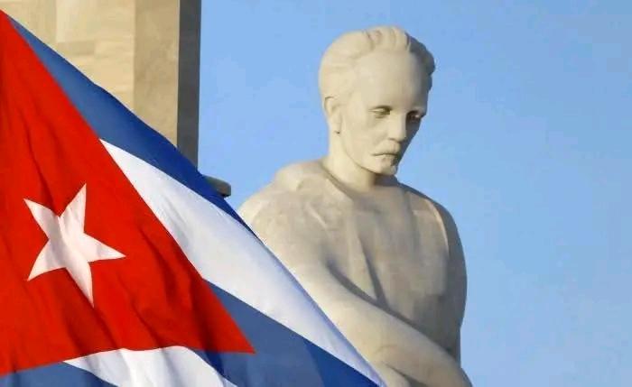 Se le rinden Homenaje a los 32  héroes caídos en el cumplimiento del deber.
#HonorYGloria🌹
#CubaPorLaVida🌹
<a href="/cubacooperaven/">Brigada Médica Cubana en Venezuela</a> 
<a href="/DrYusleivy/">Dr. Yusleivy Martínez</a> 
<a href="/japortalmiranda/">José Angel Portal Miranda</a> 
<a href="/MINSAPCuba/">Ministerio de Salud Pública de Cuba</a>