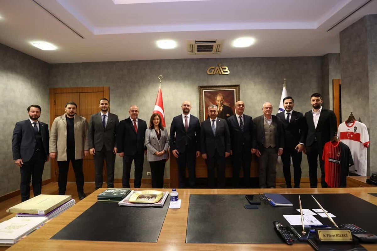 GEEM Yönetim Kurulu olarak 26 Aralık 2025 tarihinde GAİB - Güneydoğu Anadolu İhracatçı Birlikleri Koordinatör Başkanı Ahmet Fikret Kileci'ye nezaket ziyareti gerçekleştirdik. 

Misafirperverlikleri için teşekkür ederiz. 

#geem #dernek #stk #geemplatformu #geemanadolusohbetleri