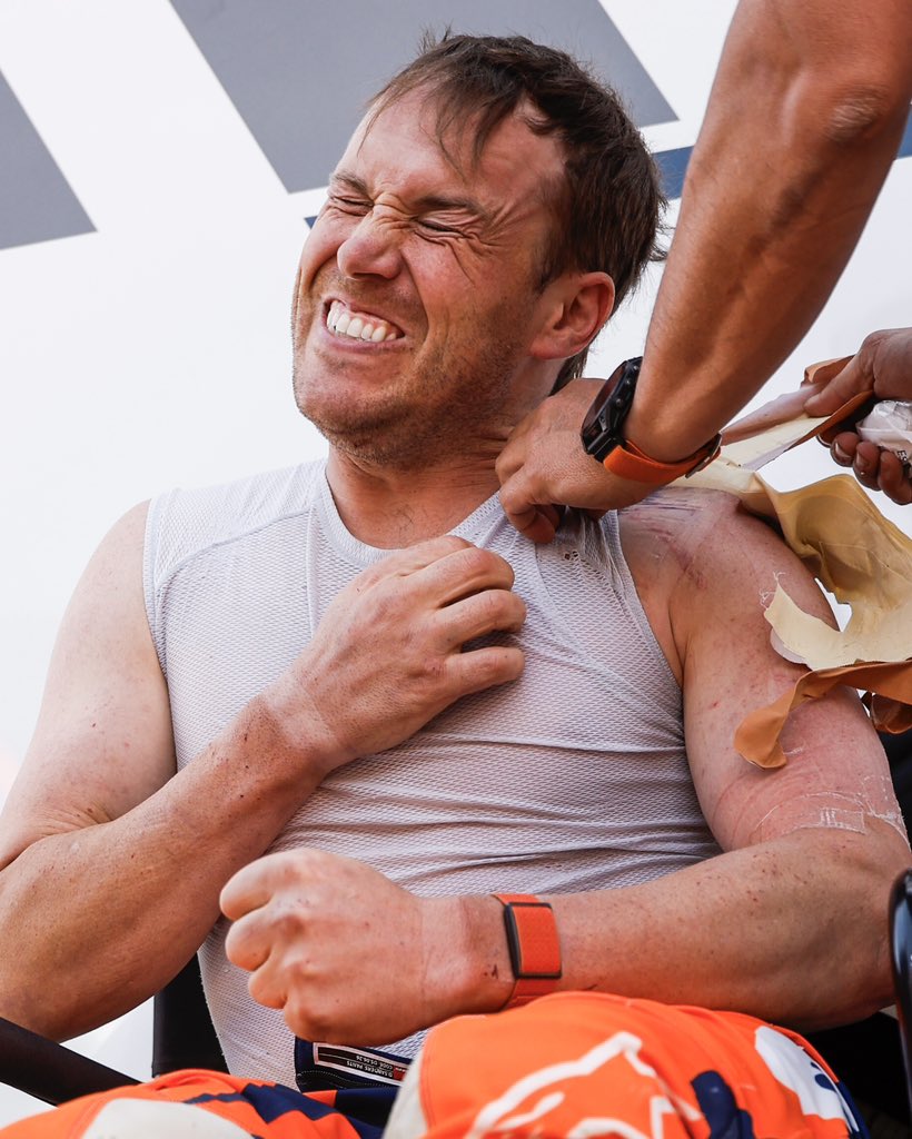 💪 When you realize someone has done 536 km of liaison and 346 km of special with a collarbone injury… it really puts your day into perspective. Sanders is a warrior.

#Dakar2026 

📸 A.S.O. | Julien Delfosse
